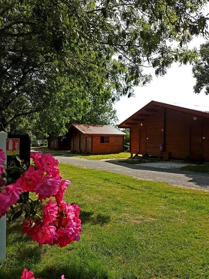 Camping Les 2 Salamandres Arces-sur-Gironde Екстер'єр фото