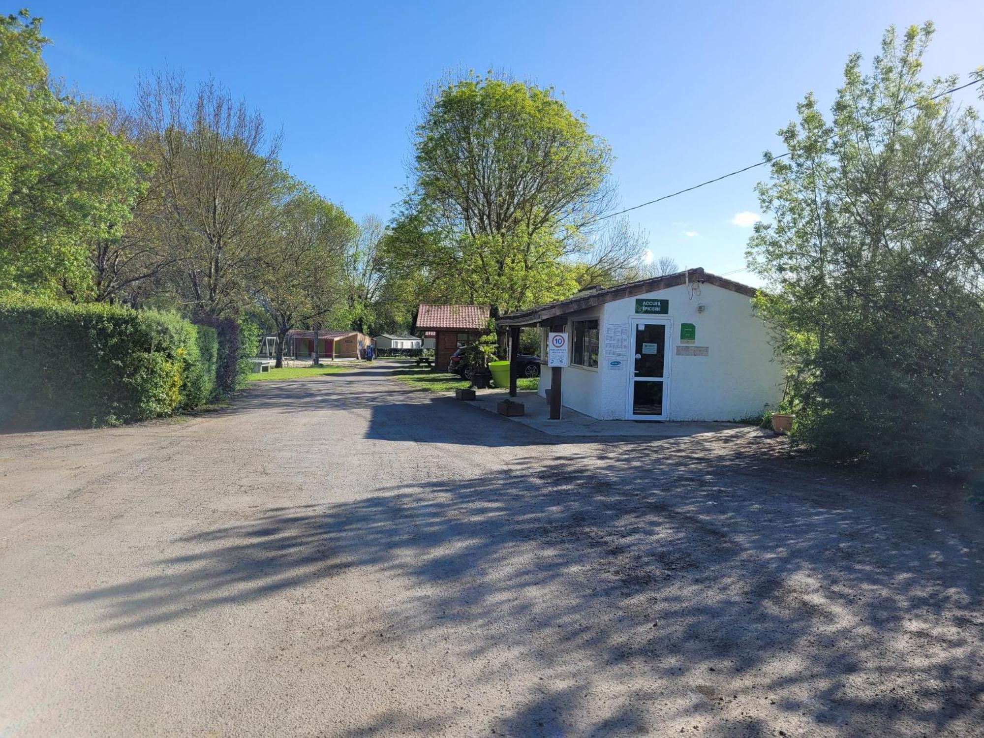 Camping Les 2 Salamandres Arces-sur-Gironde Екстер'єр фото